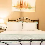 Enjoy Sunsets At Fully Equipped Seaside Apt