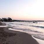Enjoy Sunsets At Fully Equipped Seaside Apt