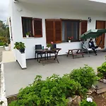 Anna\'S Garden House