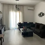 Haroula\'S Central Apartment