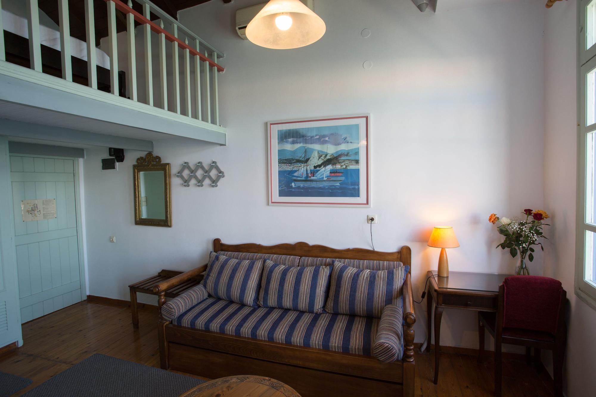 Nostos Aparthotel 3*
