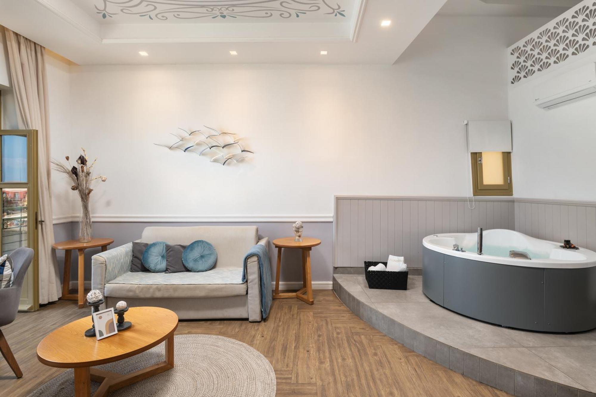Elia Palatino (adults Only) 3*