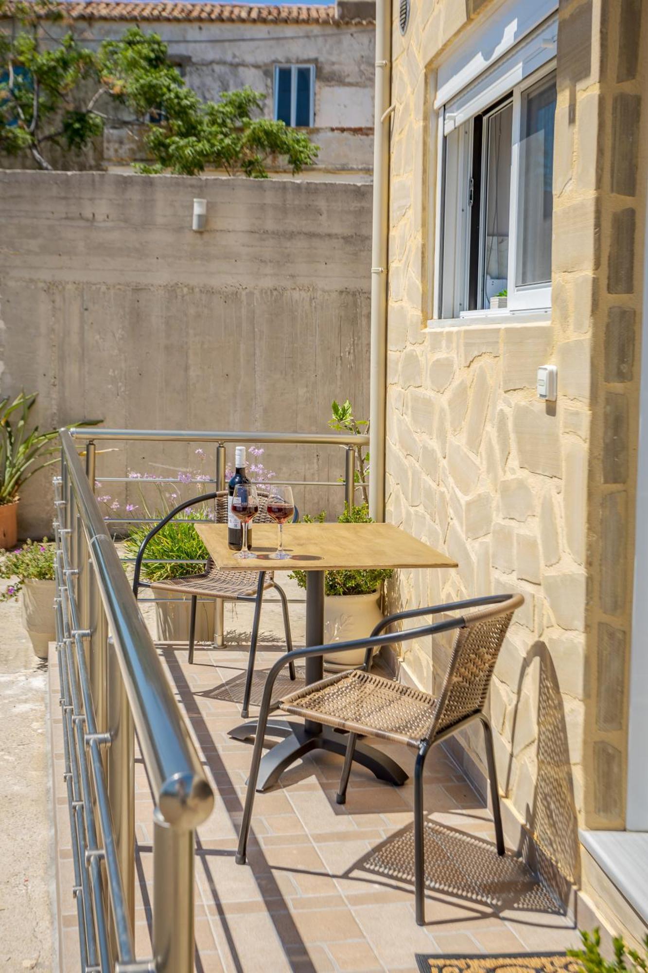 Apartment Petra's Charming Home, 500m To Chania (Crete)