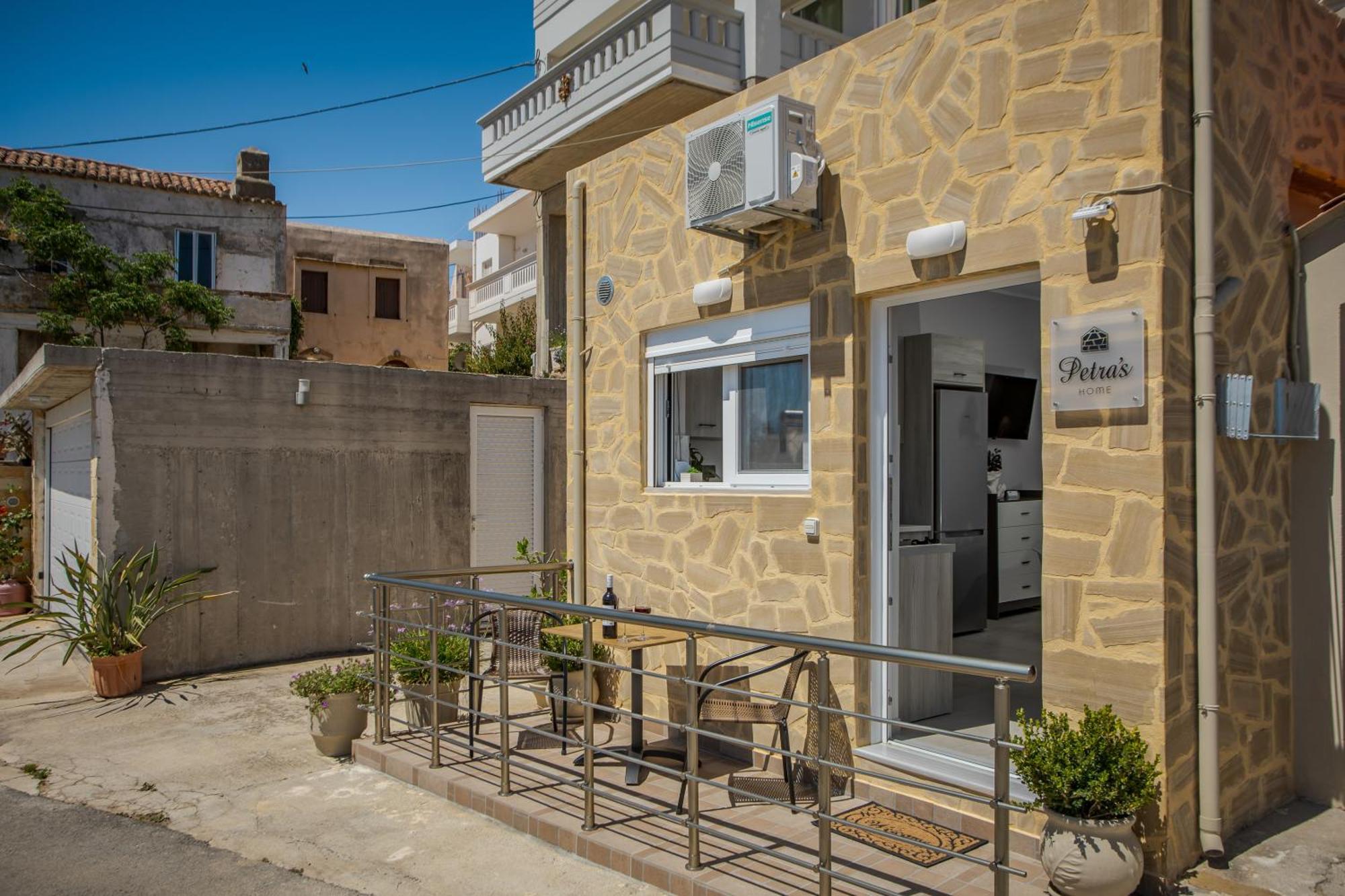 Apartment Petra's Charming Home, 500m To