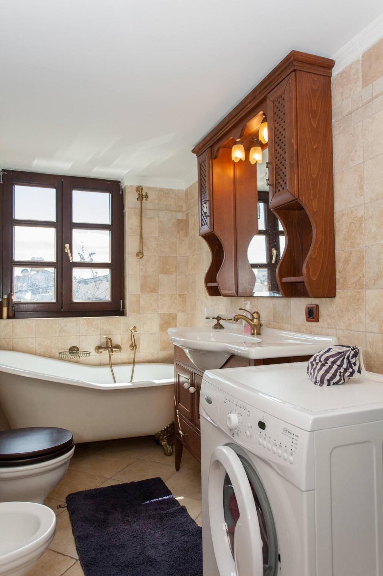 Luxurious Venetian 3 Floor House In The Old Port Chania (Crete)