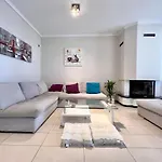 Central Apartment In Quiet Neighborhood Near Sandy Beach