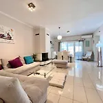 Central Apartment In Quiet Neighborhood Near Sandy Beach