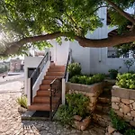 Apteramare Tradidtional House \'New Listing 2022\'