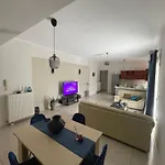 Tzitzifianaki Apartment