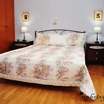 Alexandra\'S Art Apartment