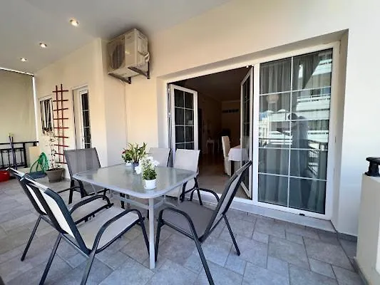 Central Apartment In Quiet Neighborhood Near Sandy Beach
