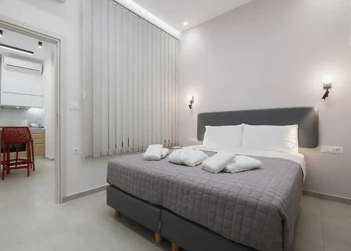Peris 4 With Yard Steps To Old Town - Ac, Wifi