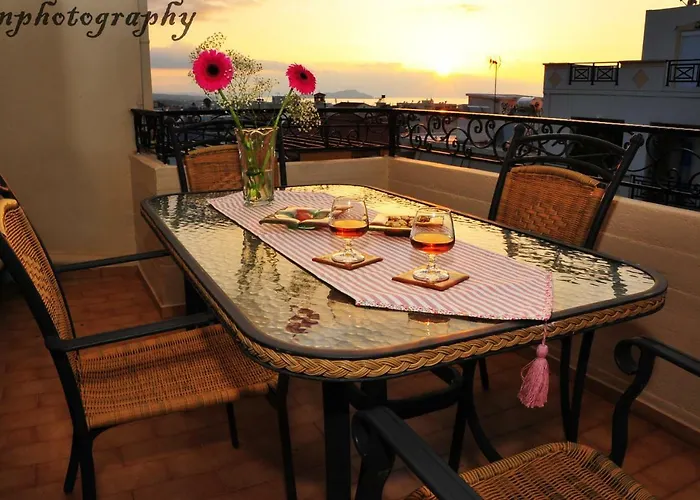 Alexandra\'S Art Apartment
