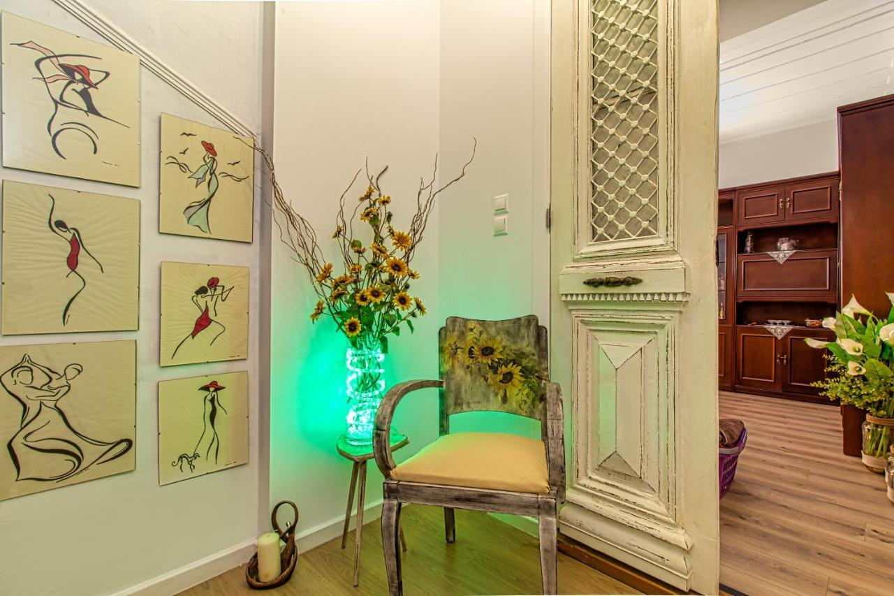 Antonia Traditional Estate