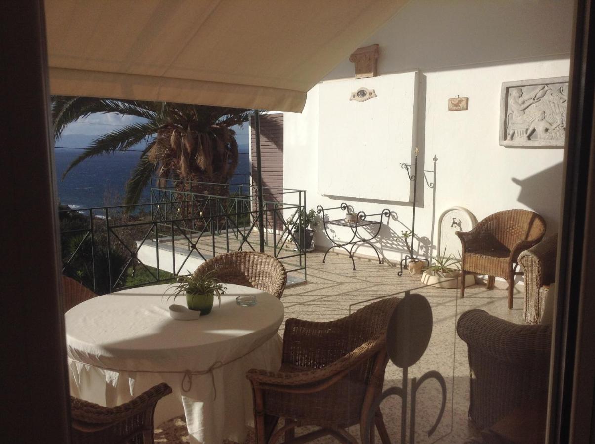 Akrotiri Hotel 2*