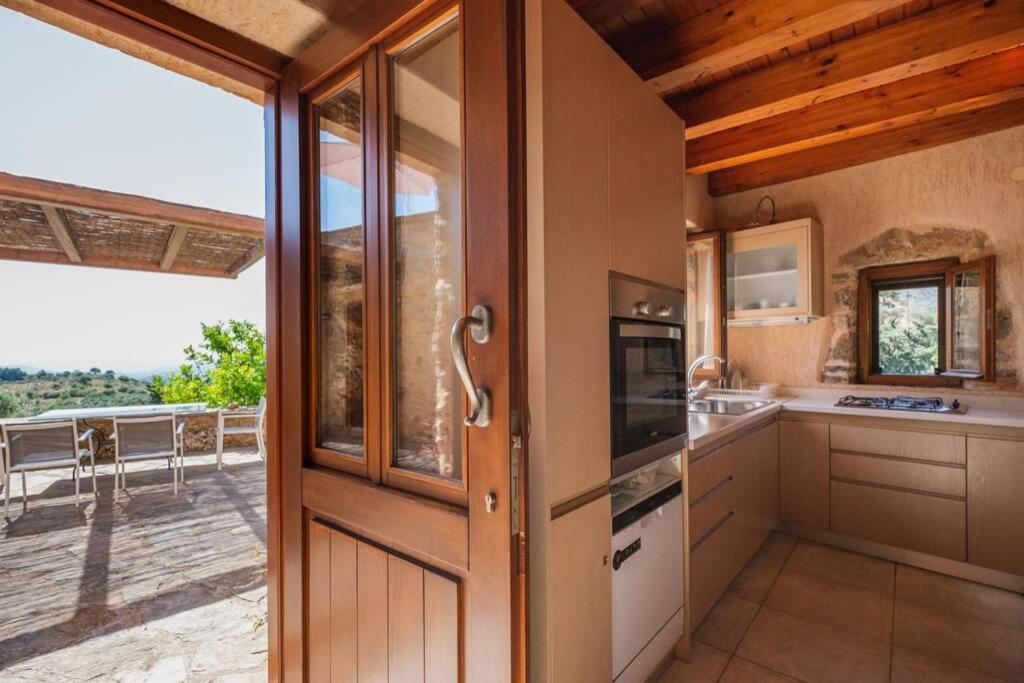 Villa Kalogra - Architect With Breathtaking Views Chania (Crete)