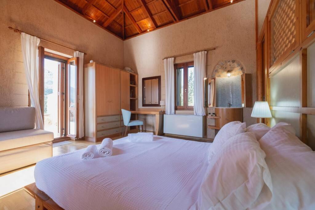 Kalogra - Architect With Breathtaking Views Villa Chania (Crete)