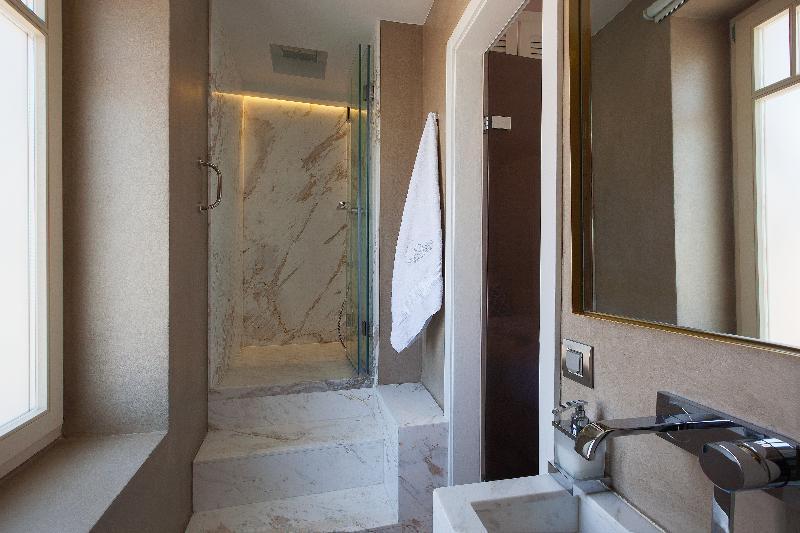 Consolato Boutique