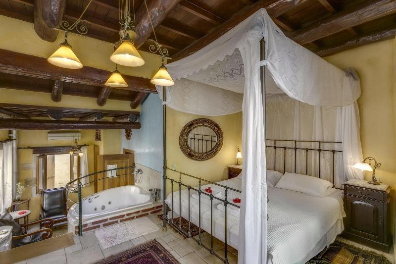 Ifigenia Lux Maisonette In Oldtown And In Theriso Vilage 14 Km Outside Of Chania