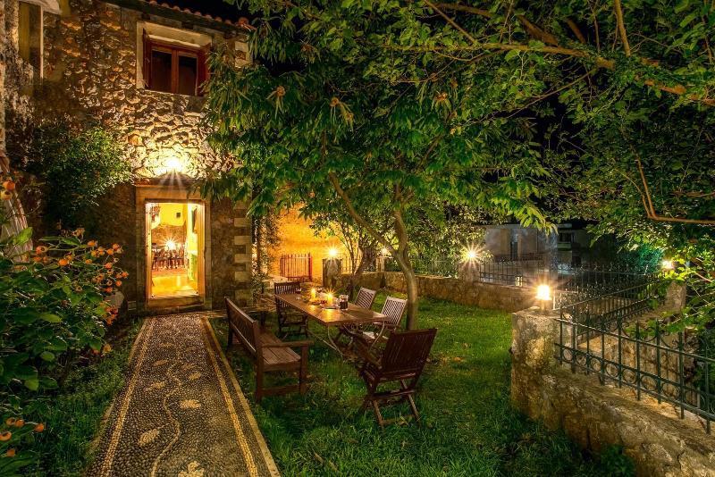 Apartment Ifigenia Lux Maisonette In Oldtown And In Theriso Vilage 14 Km Outside Of Chania Chania (Crete)