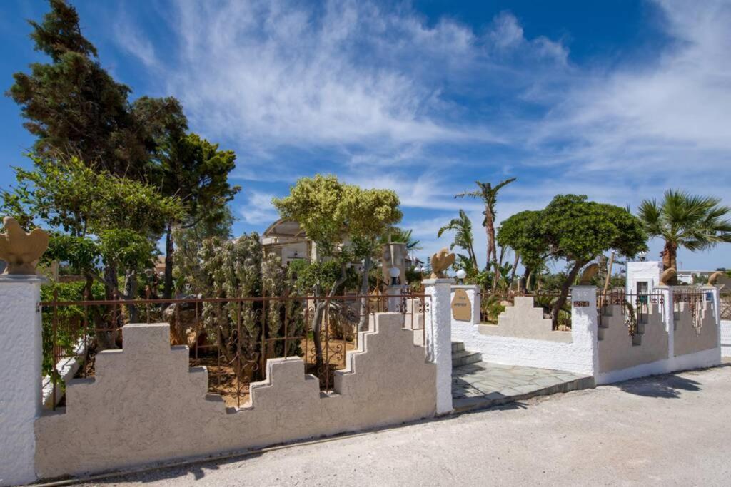 Holiday home Renas Secret Garden House