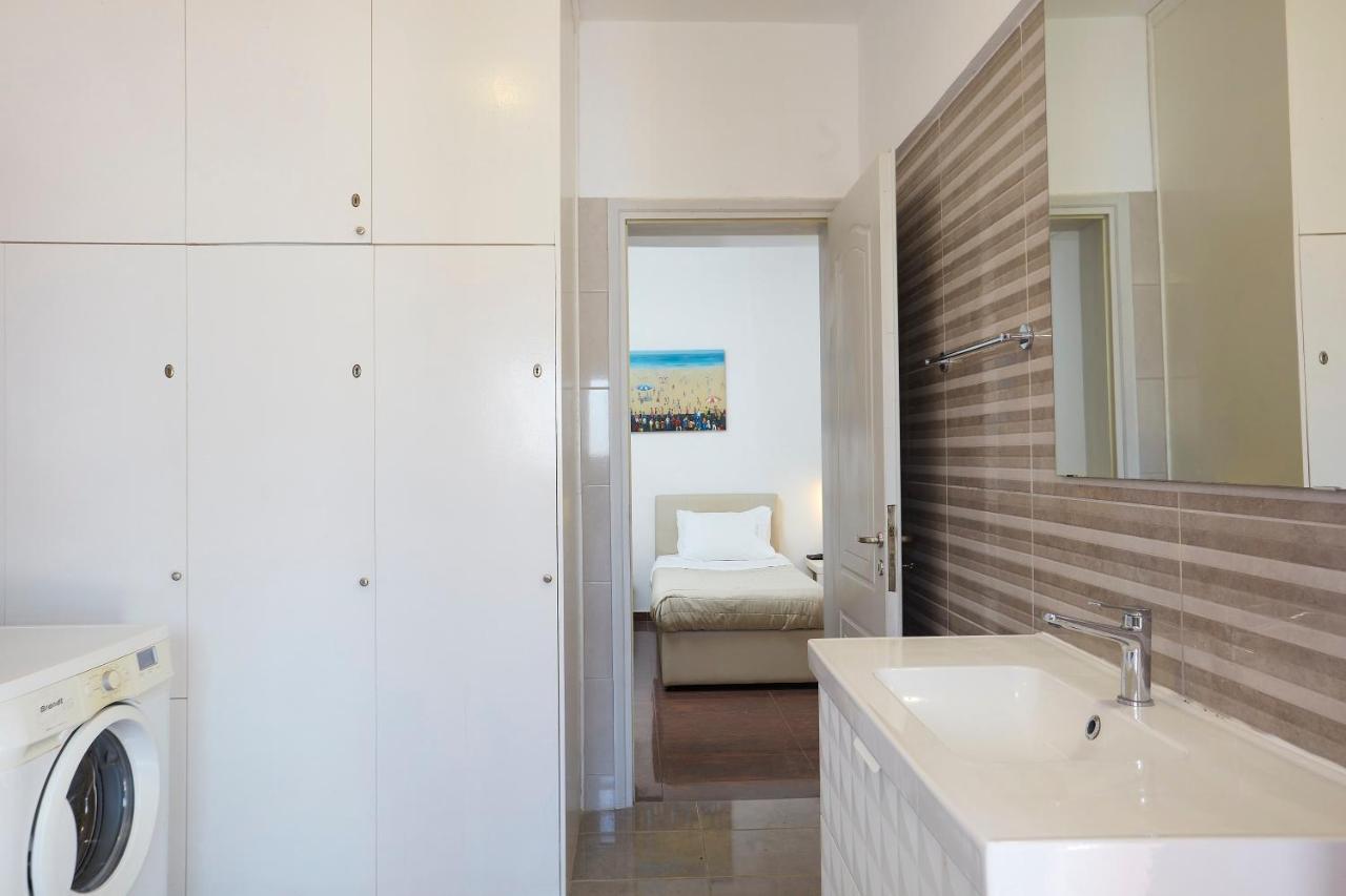 Seafront Longobardi Villa *