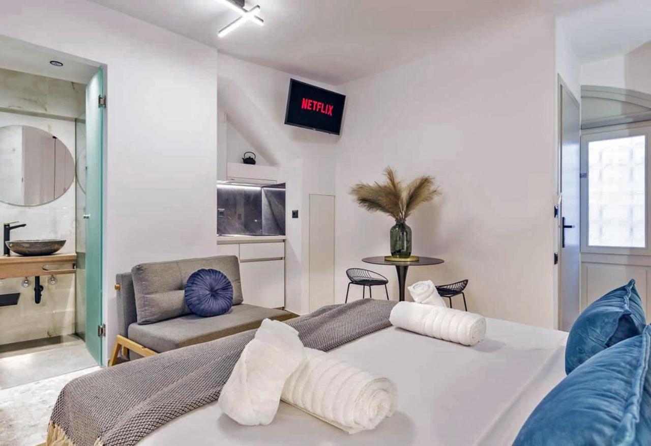Arch 4 Luxury Living Apartment