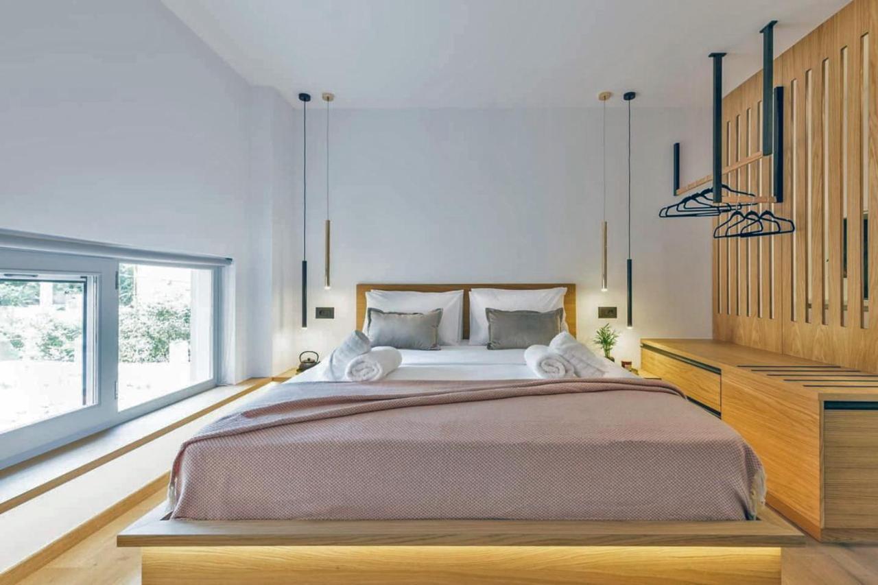 Arch 4 Luxury Living Apartment