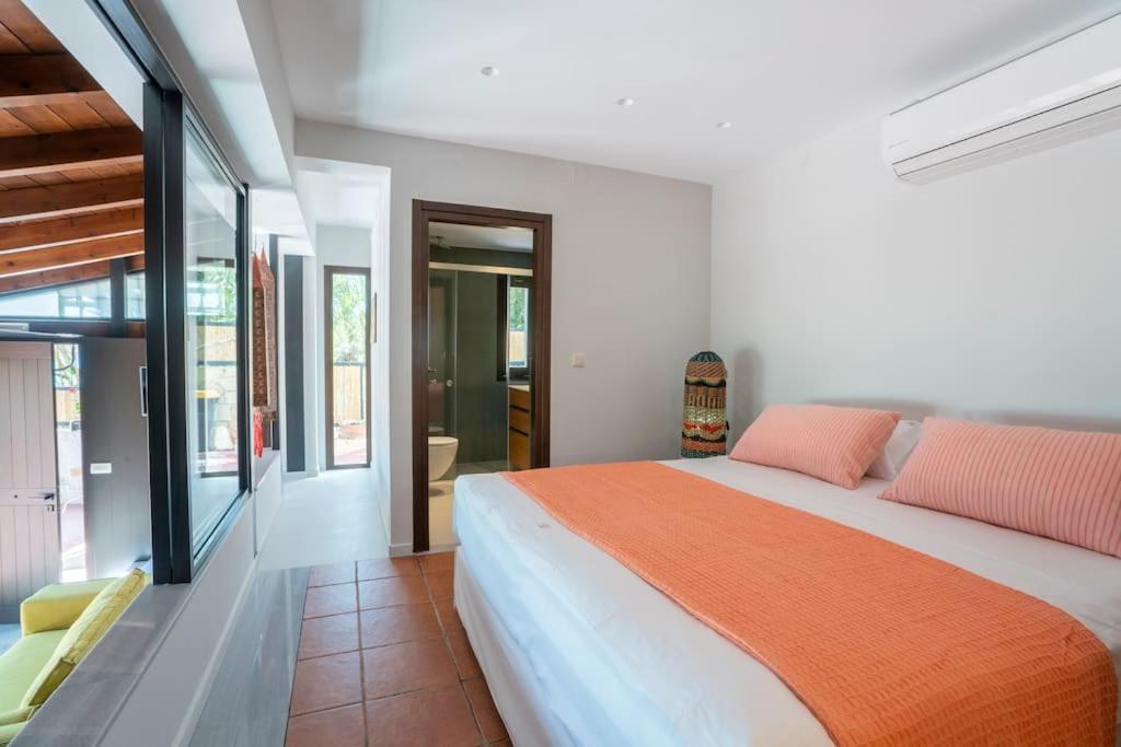 Sea And Sun Metaxy Mas, Brand-new, Beachfront ! *