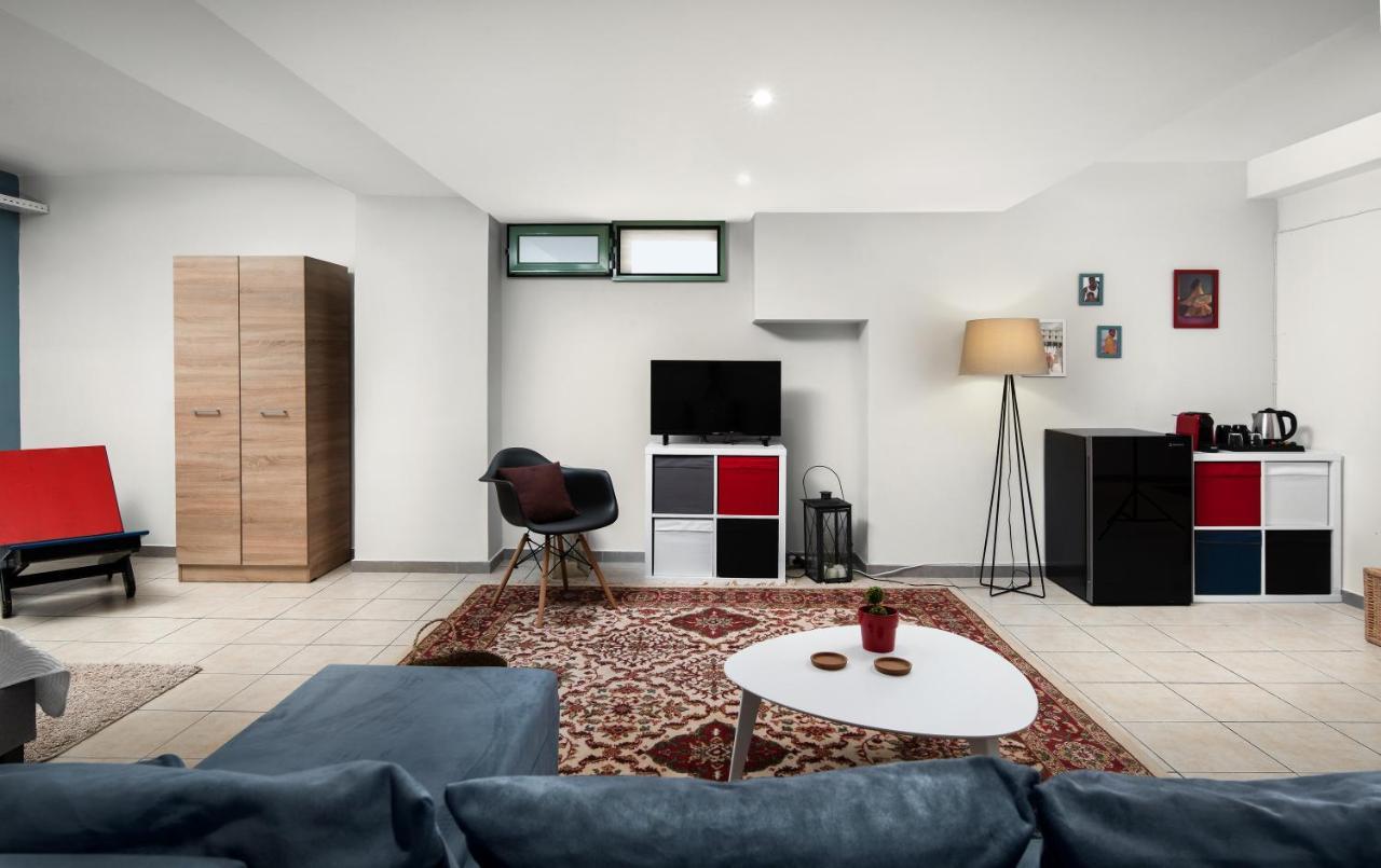 Place 55 Suites Apartment