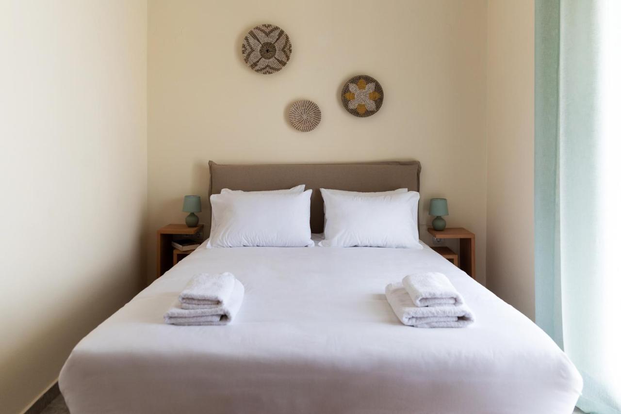 Destino Overlooking The Venetian Port Of Chania Apartment