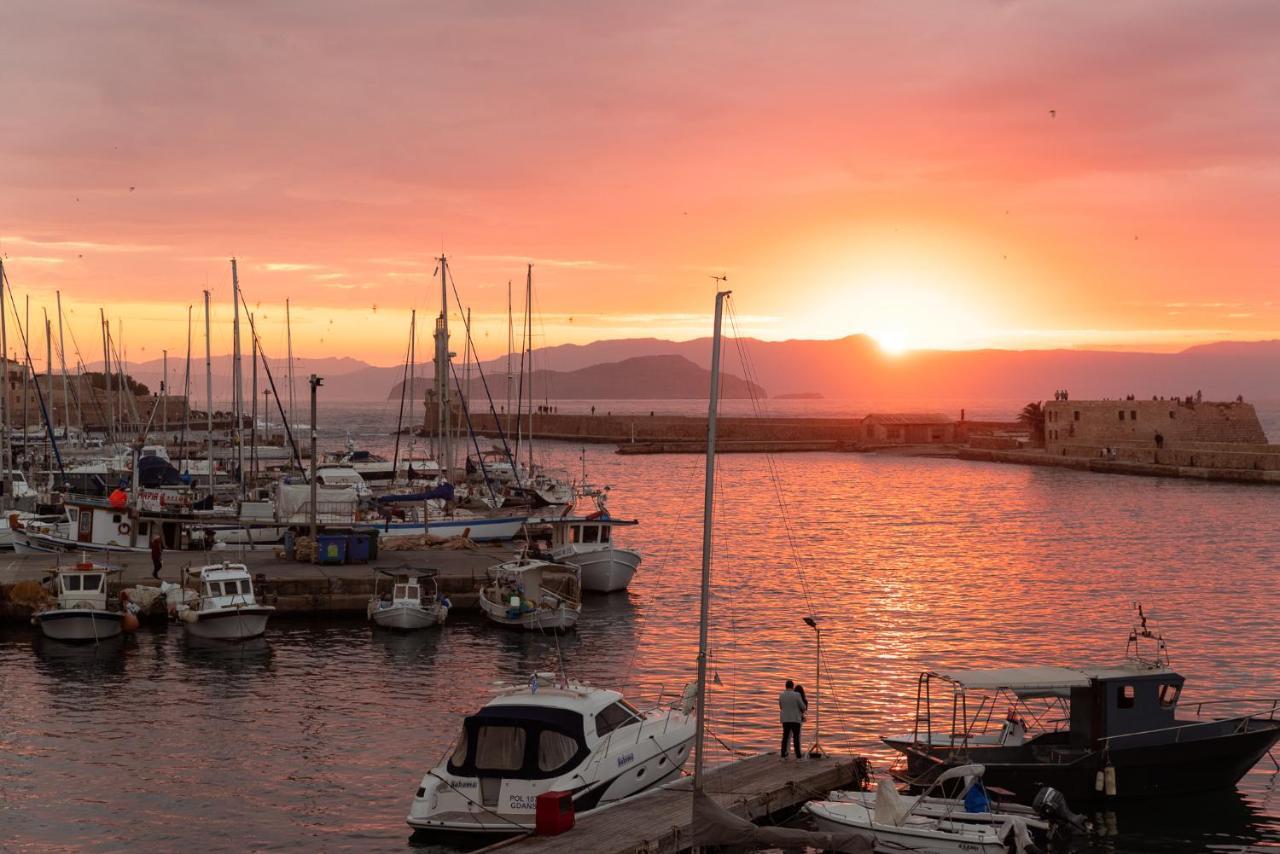 Destino Overlooking The Venetian Port Of Chania Apartment