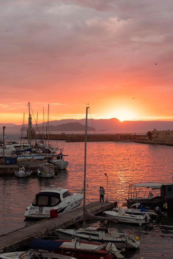 Apartment Destino Overlooking The Venetian Port Of Chania *