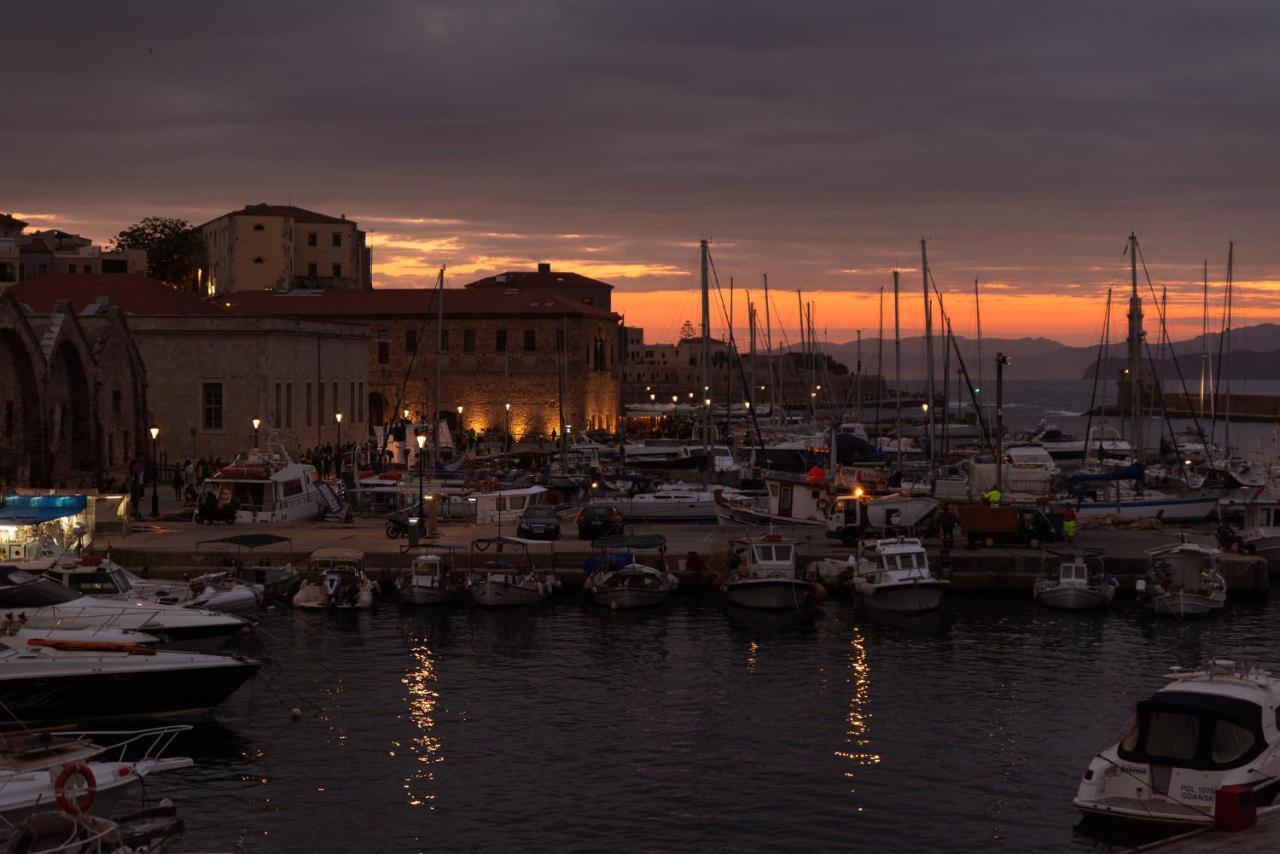 Destino Overlooking The Venetian Port Of Chania Apartment