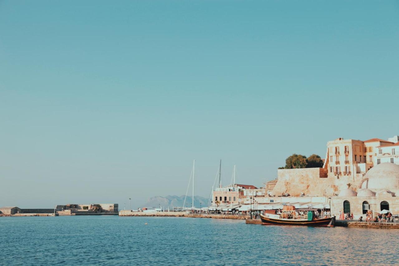 Apartment Destino Overlooking The Venetian Port Of Chania *