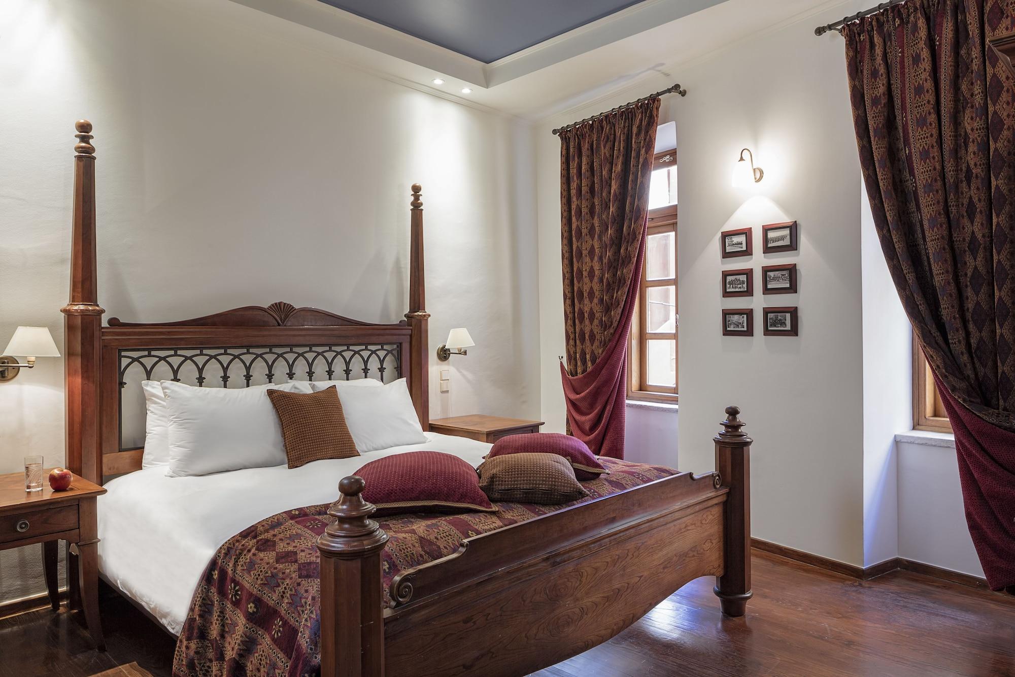 Hotel Casa Delfino & Chania (Crete)