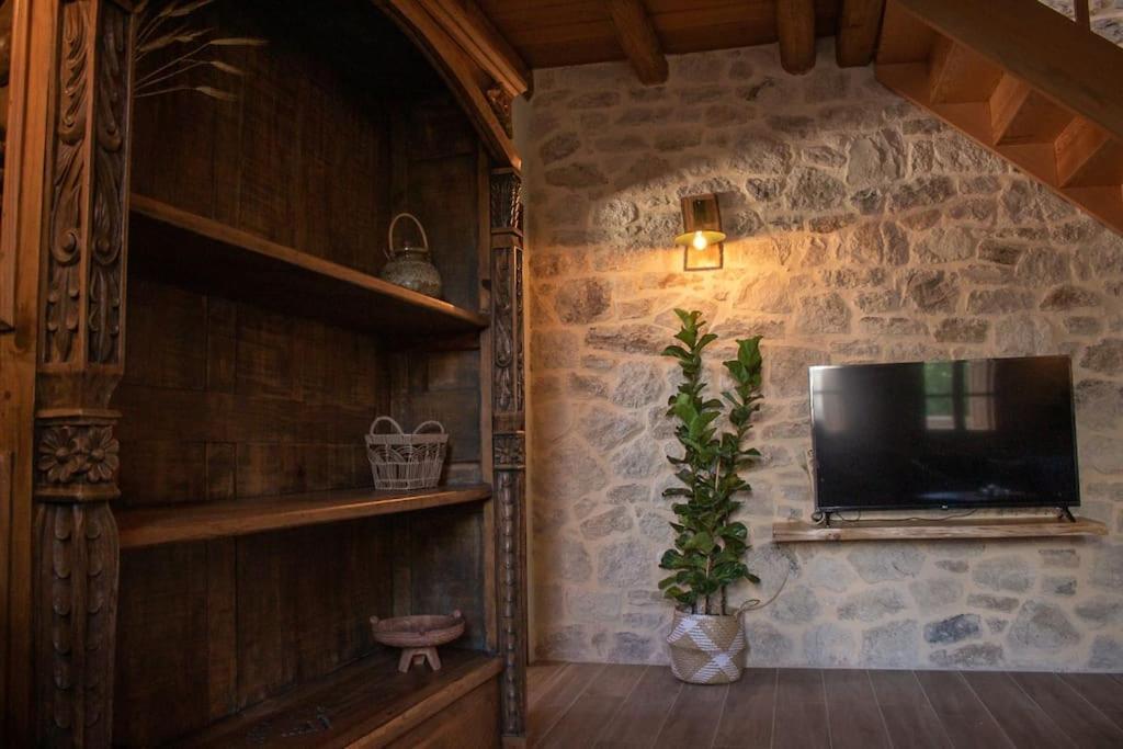 Amygdalia Traditional House *