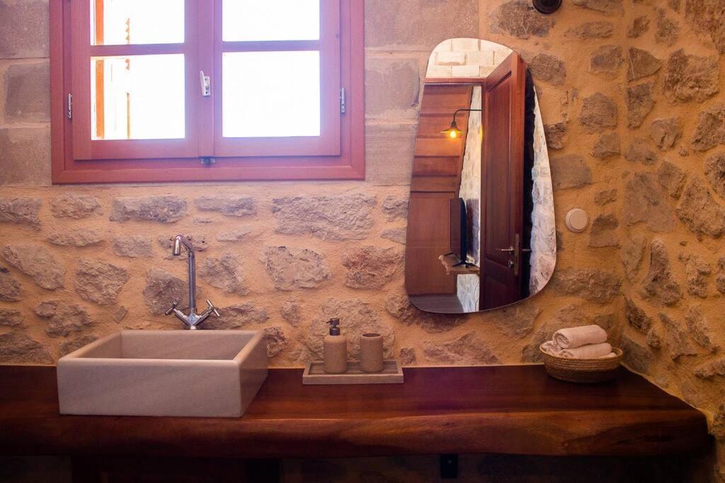 Amygdalia Traditional House