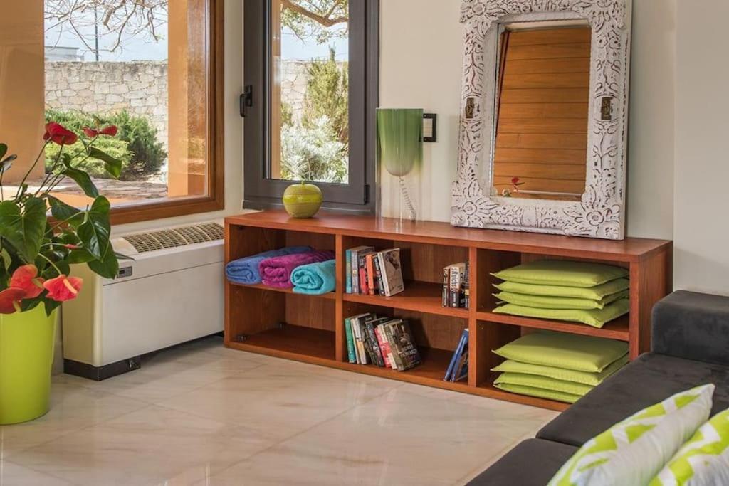 Villa Chloe By The Sea *