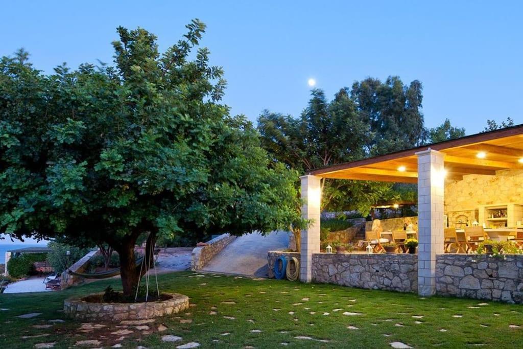 Villa Chloe By The Sea *