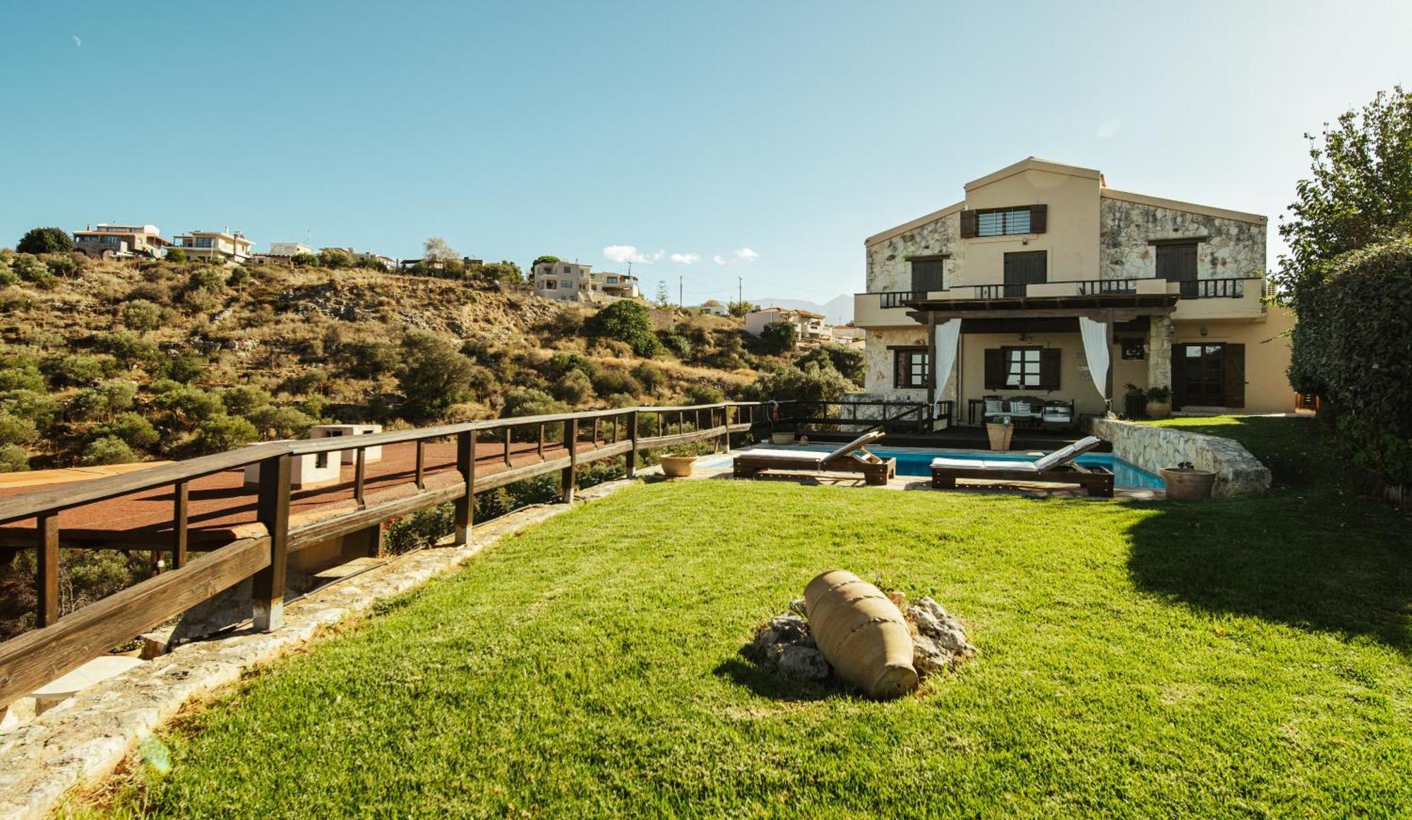 Villa Your-villa, In Crete Chania (Crete)