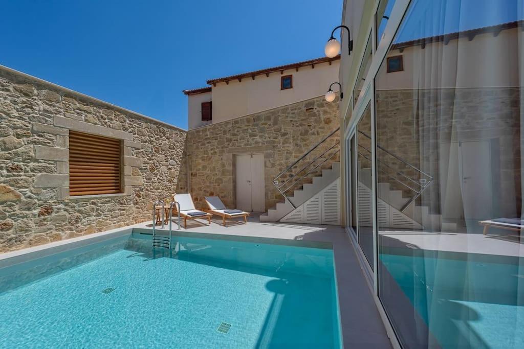 Hippocampo Waterfront Villa *