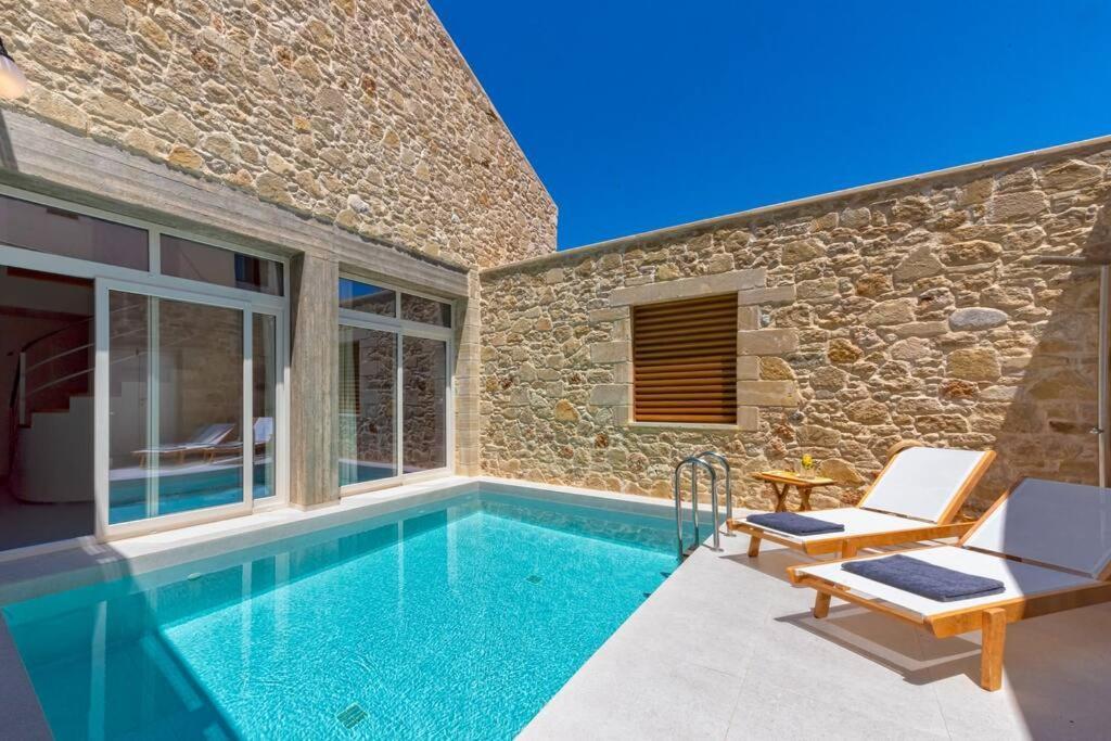 Hippocampo Waterfront Villa *