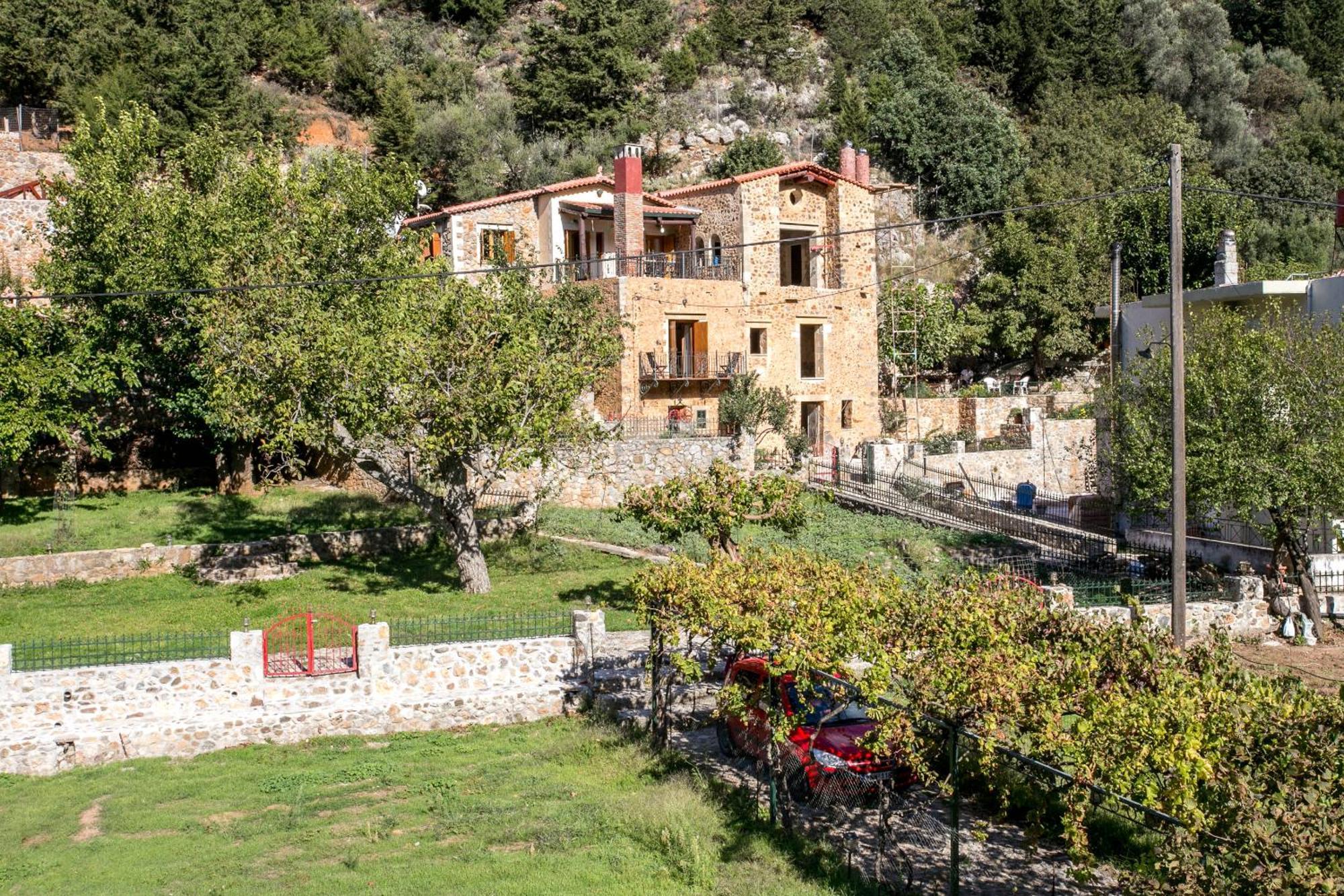 Ifigenia Lux Maisonette In Oldtown And In Theriso Vilage 14 Km Outside Of Chania *
