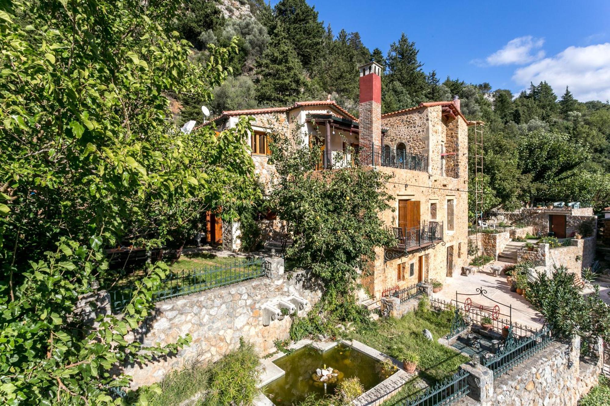 Ifigenia Lux Maisonette In Oldtown And In Theriso Vilage 14 Km Outside Of Chania *