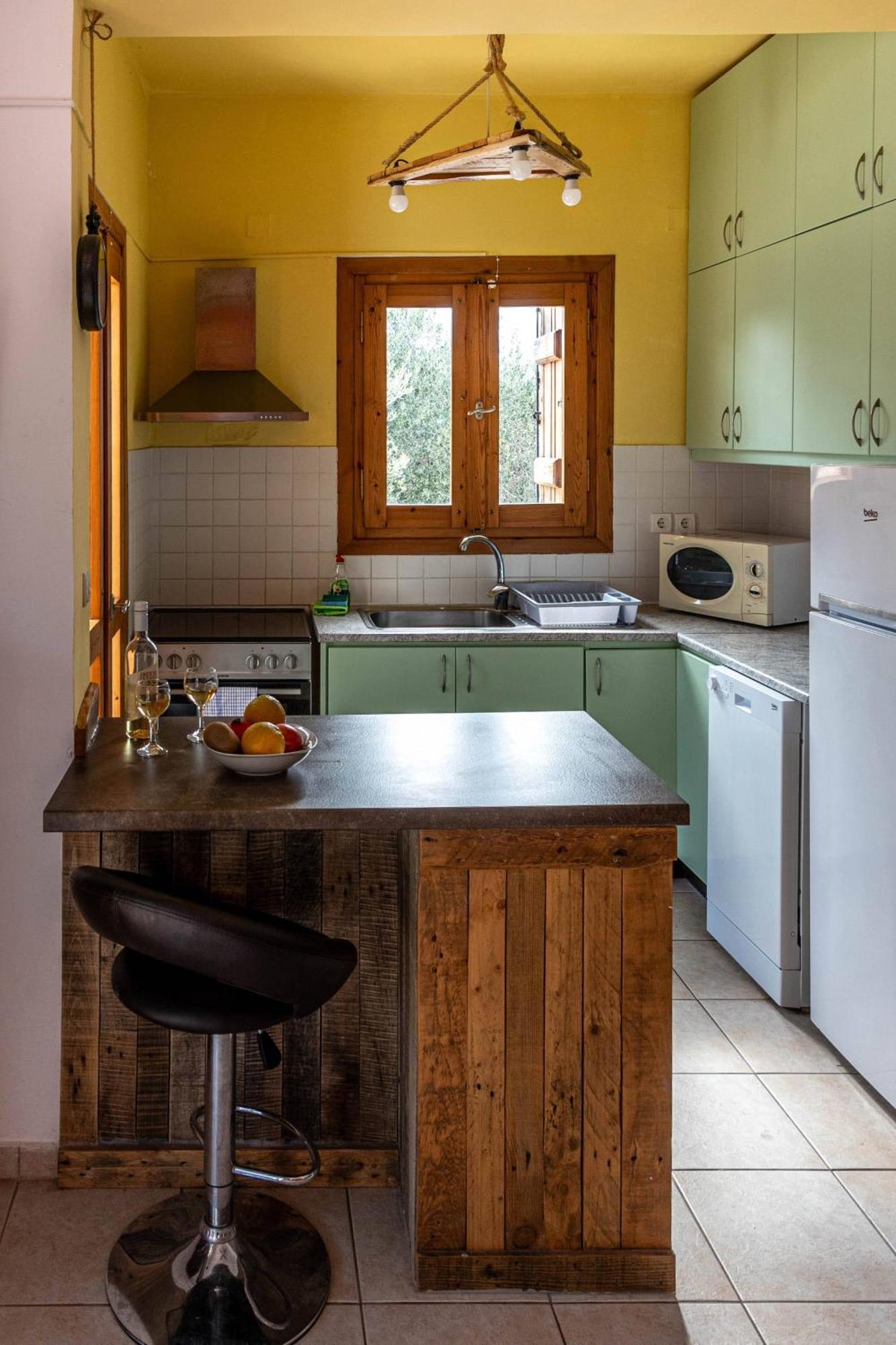 Asteria Not Overlooked, 3 Min Drive To *