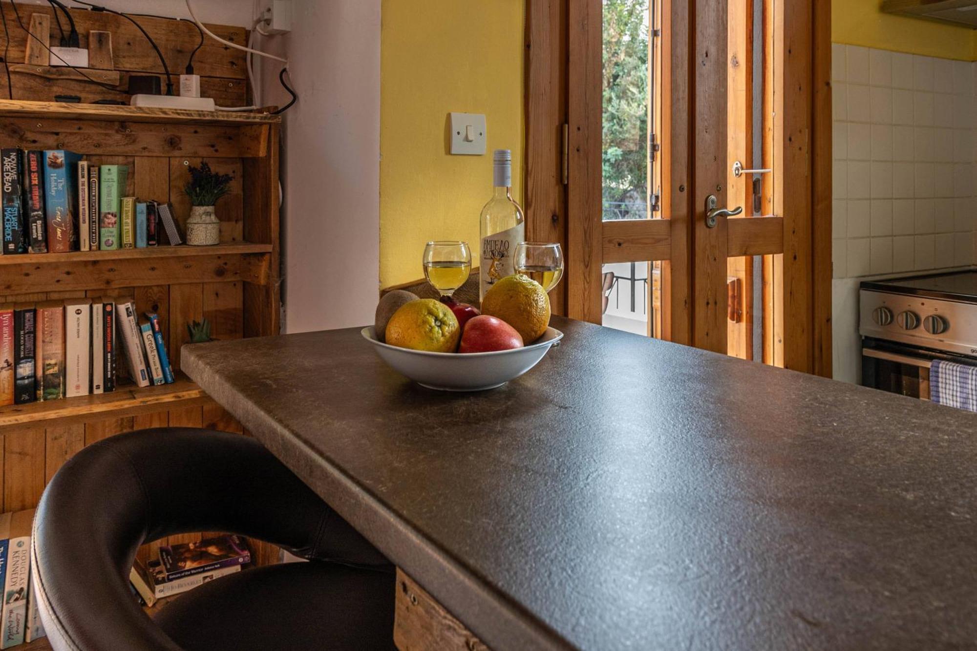 Asteria Not Overlooked, 3 Min Drive To * Chania (Crete)