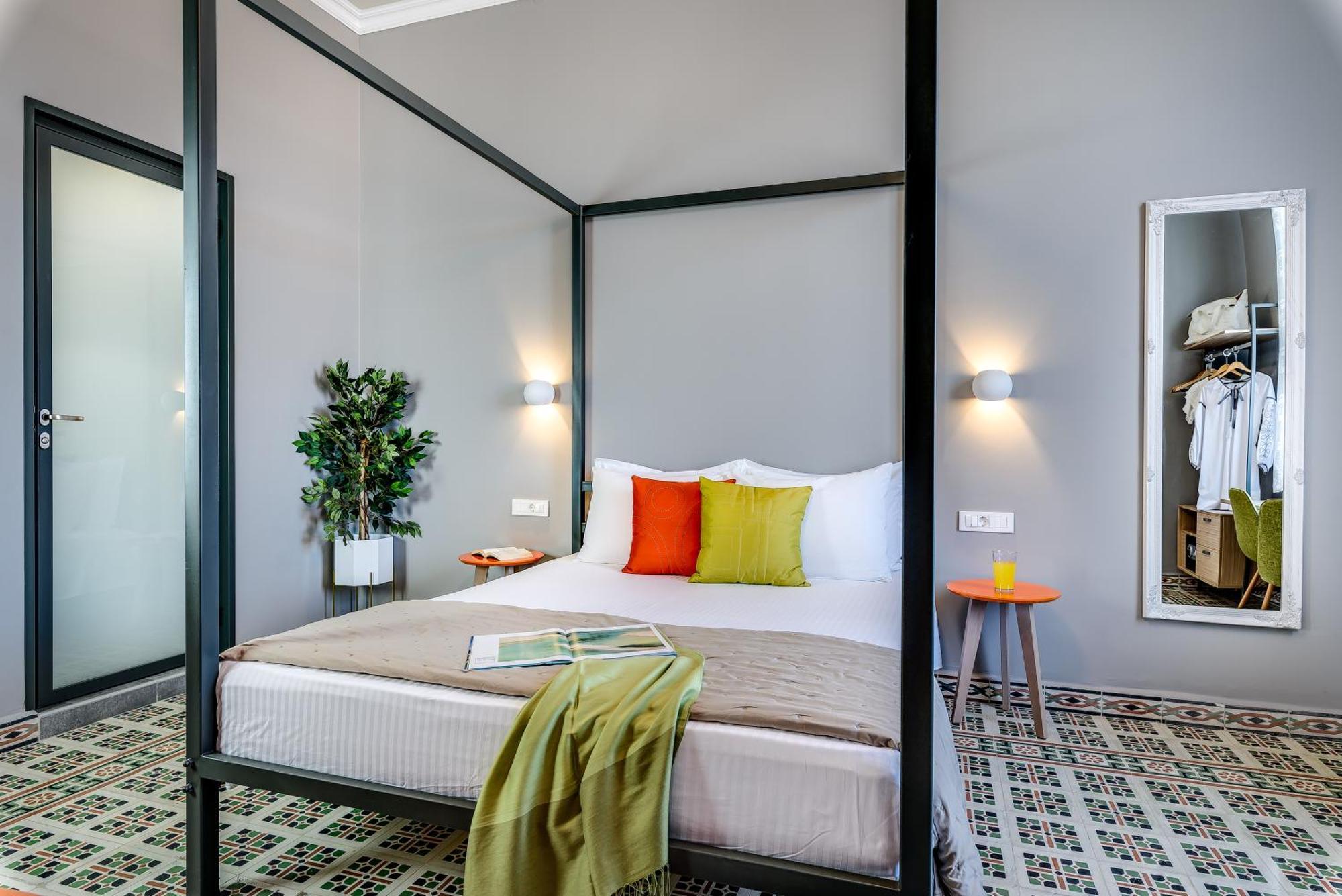 Mosaic Aparthotel