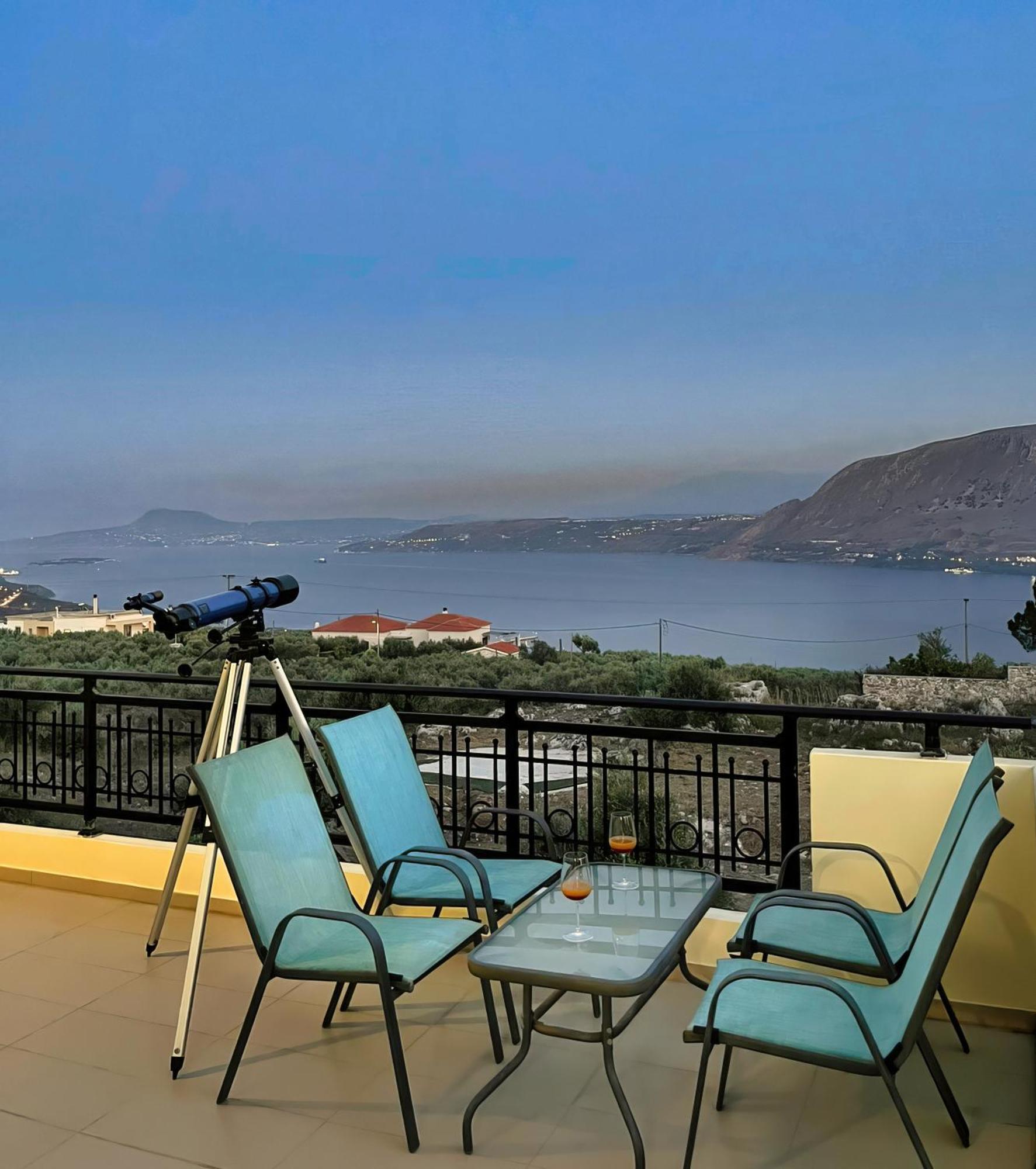 Souda Bay View With Private Pool Near Chania *