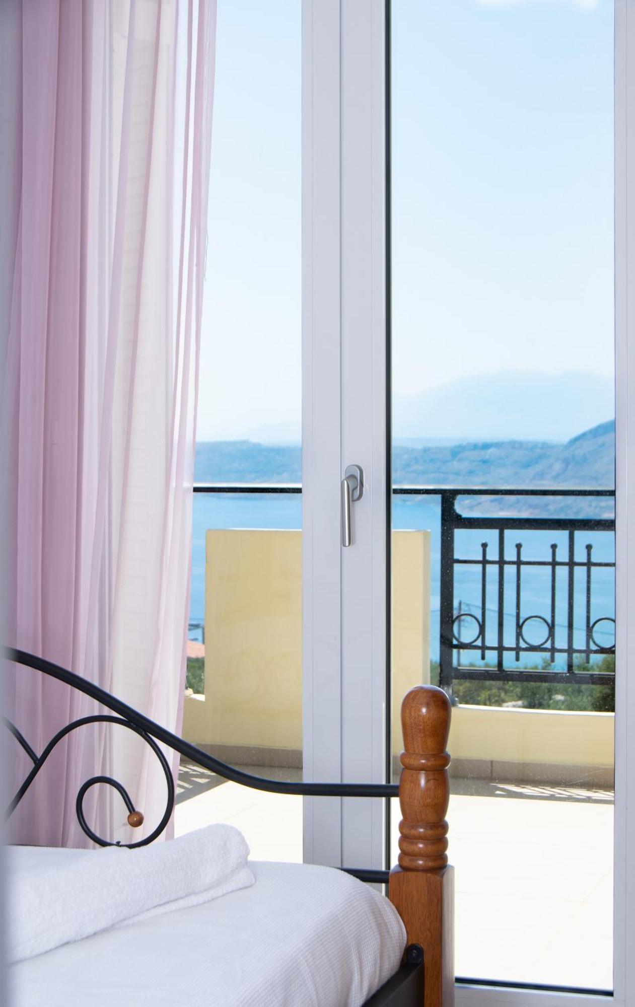 Souda Bay View With Private Pool Near Chania * Chania (Crete)